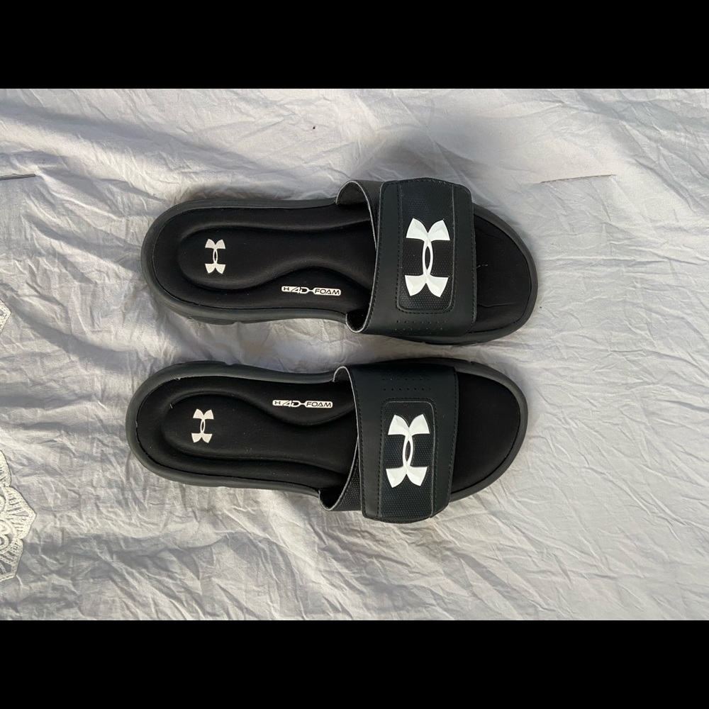 UnderAmour women’s slides size 9